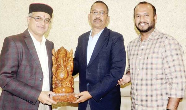 लब्सना के निदेशक से मिले कमिश्नर और कलेक्टर