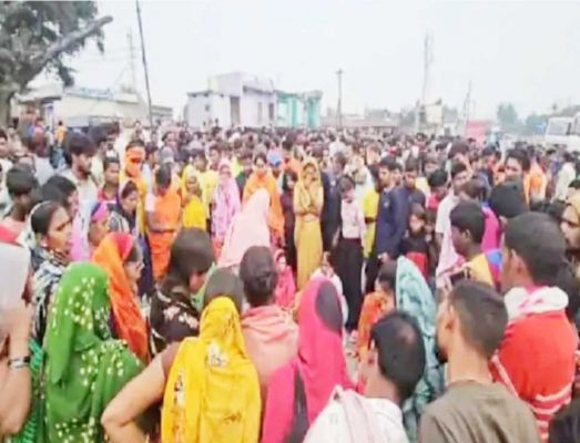 रेत भरी हाईवा से कुचलकर मासूम की मौत, आक्रोशित ग्रामीणों ने किया चक्काजाम