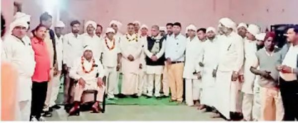 गिरौधपुरी धाम के पदयात्रियों का श्रीफल देकर किया स्वागत