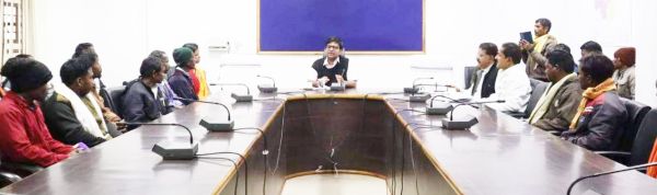 कलेक्टर ने पहाड़ी कोरवा समुदाय की सुनी समस्याएं