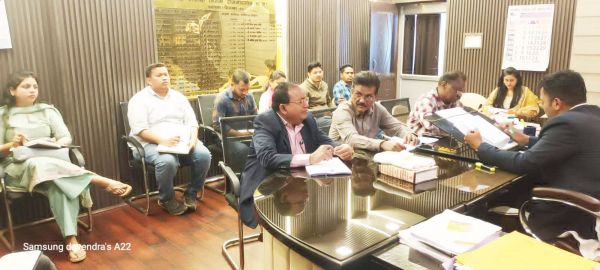 आयुक्त ने की निर्माण कार्यों की समीक्षा