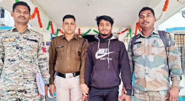 शादी का झांसा देकर रेप, अश्लील फोटो फैलाया, बंदी