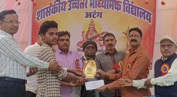 हायर सेकेण्डरी स्कूल अटंग में मना वार्षिेकोत्सव