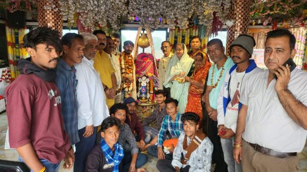 महाकाल भक्त दर्शन के लिए पहुंचे