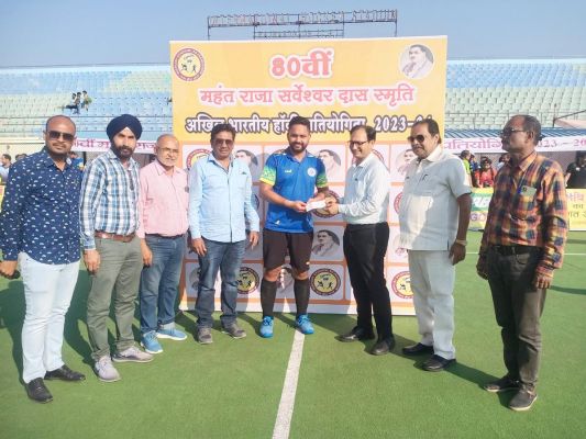 पेट्रोलियम नई दिल्ली की लखनऊ पर एवं ईस्टर्न रेल्वे कोलकता  की नवल टाटा पर 2-1 गोल से संघर्षपूर्ण जीत