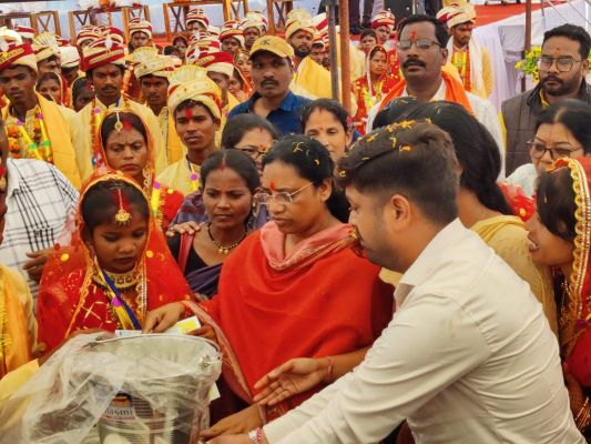 गाजे-बाजे संग परिणय सूत्र में बंधे 120 जोड़े 