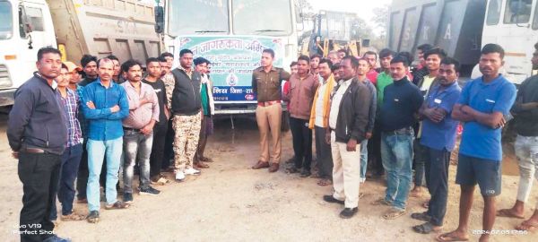 लैलूंगा थाना प्रभारी ने नशा ना करने और यातायात नियमों का पालन करने किया प्रेरित 
