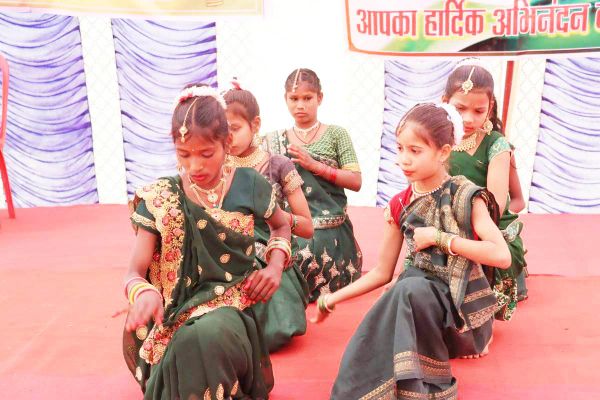 घानाघाट विद्यालय का वार्षिकोत्सव, बच्चों की मनमोहक प्रस्तुति