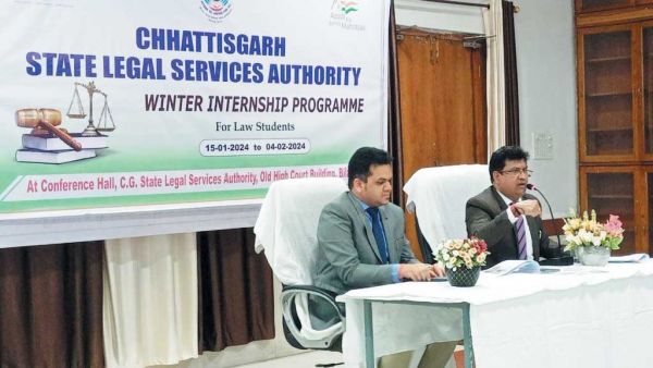 उभरते वकीलों को आम जनता और न्याय प्रणाली के बीच सेतु का काम करना चाहिए-जस्टिस भादुड़ी