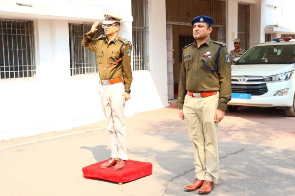 नए आईजी झा ने संभाला प्रभार, एसपी गर्ग ने की अगुवानी