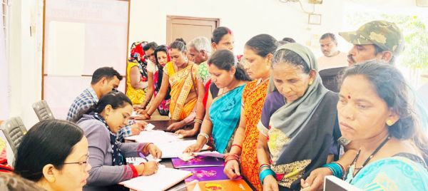 महतारी वंदन योजना के लिए महिलाओं में उत्साह