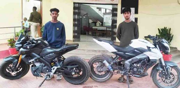 दो बाइकर्स पर चालानी कार्रवाई