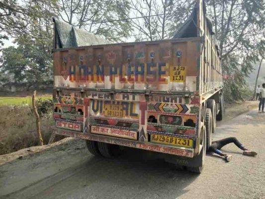 ट्रेलर ने बाईक सवार युवक  को कुचला, मौत