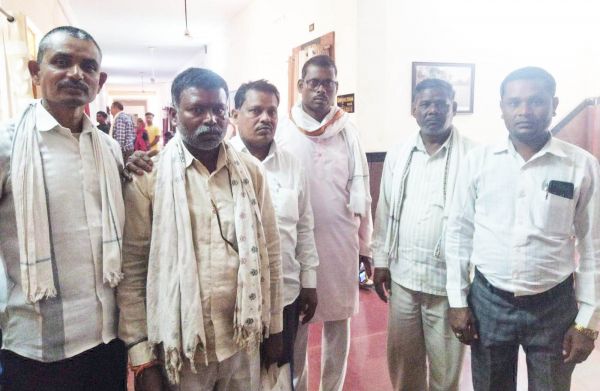 गांव में राइस मिल से ग्रामीण परेशान, पहुंचे जनदर्शन