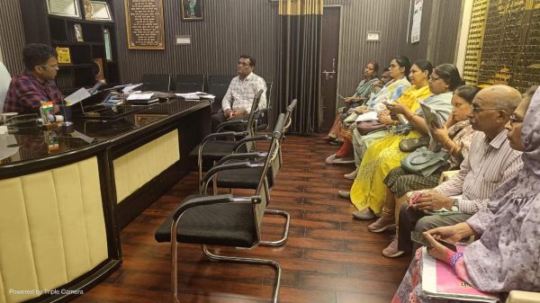 पीएम स्व-निधि व विश्वकर्मा योजना की आयुक्त ने की समीक्षा