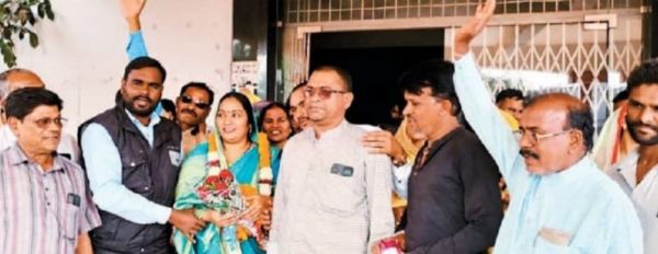 जनपद पंचायत चुनाव में कांग्रेस समर्थित रीना अध्यक्ष व भाजपा के हवेंद्र बने उपाध्यक्ष 