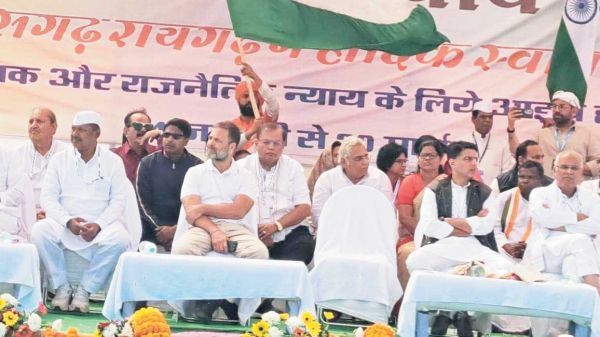 पीएम मोदी सामान्य जाति के, ओबीसी को लेकर राहुल ने उठाए सवाल