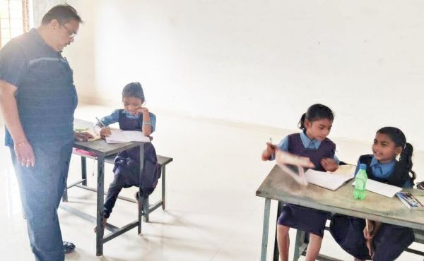 स्कूल व आश्रमों में लापरवाही, 28 शिक्षकों को नोटिस