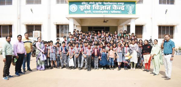 विद्यार्थियों ने किया कृषि विज्ञान केन्द्र सुरगी का शैक्षणिक भ्रमण