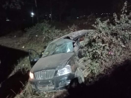 बस ने कार को मारी टक्कर, चालक पार्षद गंभीर