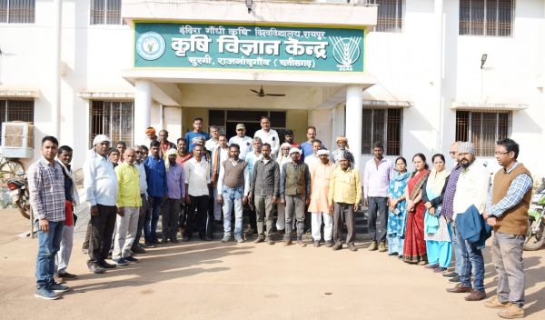 मध्यप्रदेश के किसानों ने किया  कृषि विज्ञान केंद्र का भ्रमण