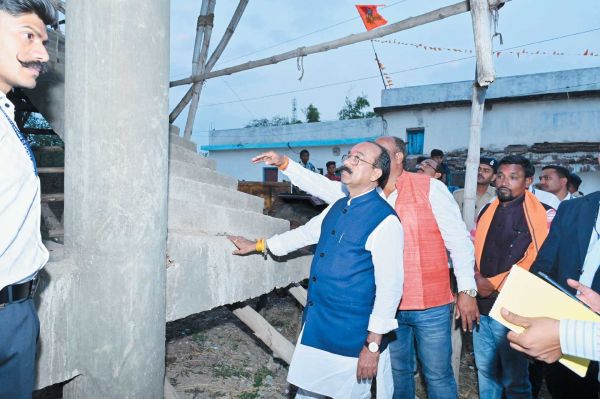 उपमुख्यमंत्री साव ने दिए गुणवत्ताहीन टंकी को तोडऩे के निर्देश