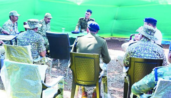 आईजी ने किया नक्सल क्षेत्र का दौरा