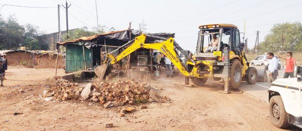 एसएच के आसपास  बेजाकब्जा हटाए जा रहे