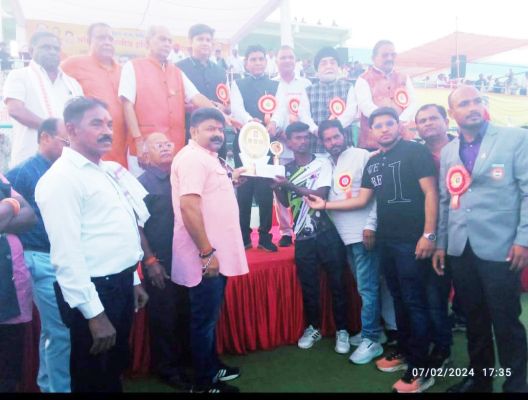 भूतपूर्व हॉकी खिलाड़ी गौतम ब्रदर्स की स्मृति में सर्वश्रेष्ठ खिलाड़ी का पुरस्कार प्रदत्त