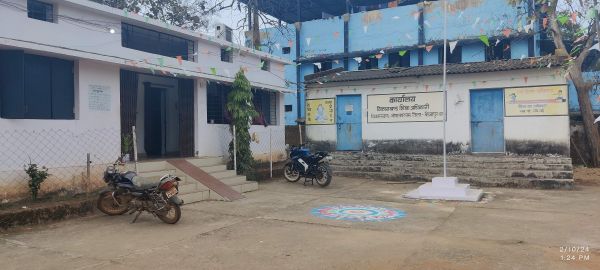 अफसरों की मॉनिटरिंग की कमी, चरमराई शिक्षा व्यवस्था