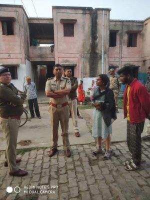 पुलिस टीम ने सुबह 6 बजे पेंड्री के  अटल आवास में दी दबिश