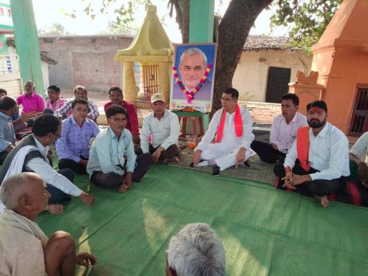 गांव चलो अभियान,मुरई पहुंचे पूर्व विधायक जंघेल