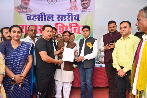 राजस्व मंत्री ने किया राजस्व शिविर का निरीक्षण