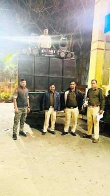 बिना अनुमति बजा रहे थे डीजे, संचालक पर कार्रवाई