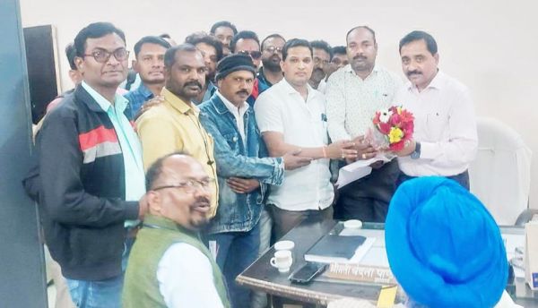 छत्तीसगढ़ टीचर्स एसो. ने सौंपा ज्ञापन 