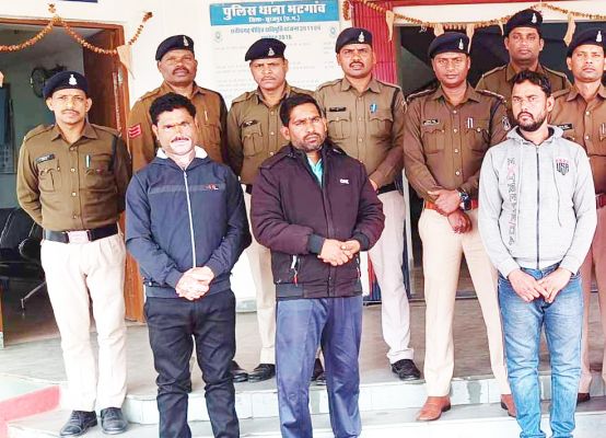 आत्महत्या के लिए उत्प्रेरित, 4 गिरफ्तार