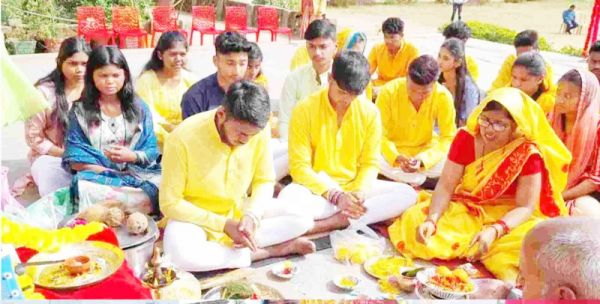 स्कूल में मातृ-पितृ दिवस, मां सरस्वती की पूजा 