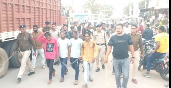 लगातार तीन लूट, 9 गिरफ्तार 
