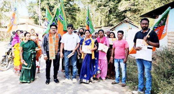 वार्ड चलो घर घर चलो अभियान में भाजपाई पहुंचे घर-घर