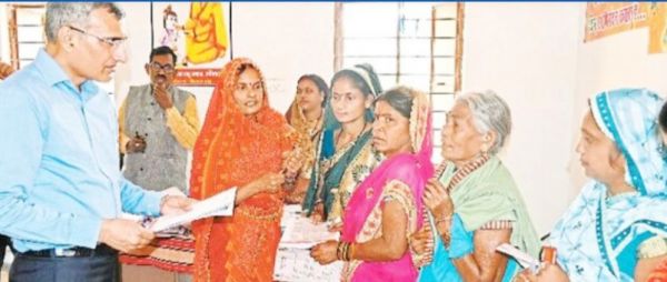 कृषि विज्ञान केन्द्र पहुंचे कलेक्टर