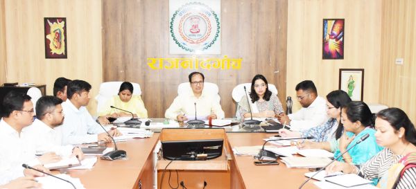 शहरी-ग्रामीण क्षेत्रों में पात्र महिलाएं आवेदन भरने से वंचित न हो- कलेक्टर
