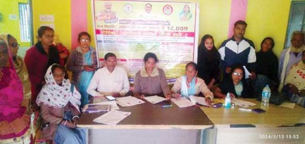 महतारी वंदन योजना का फॉर्म भरवाने महिलाओं में  उत्साह