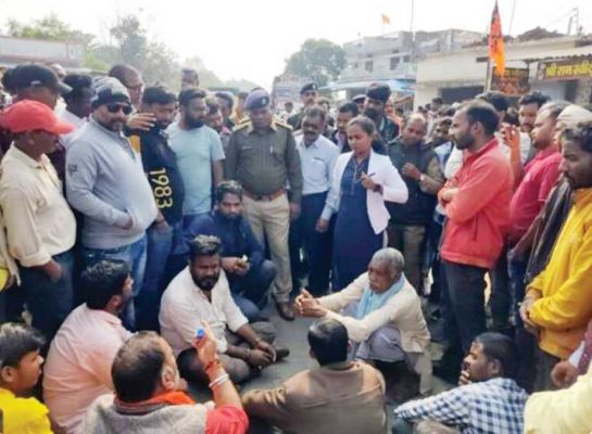 मतांतरण पर पुलिस कार्रवाई नहीं, चक्काजाम