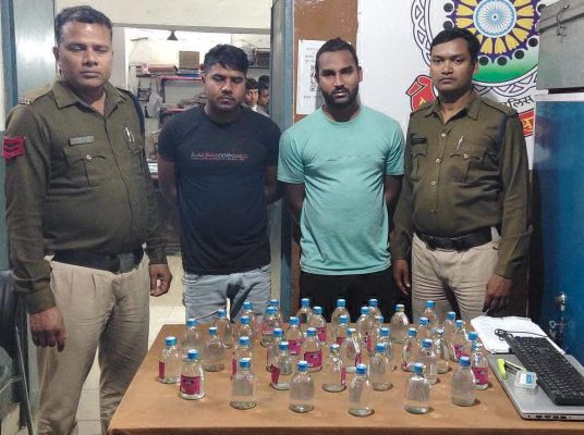 अवैध शराब संग 8 गिरफ्तार