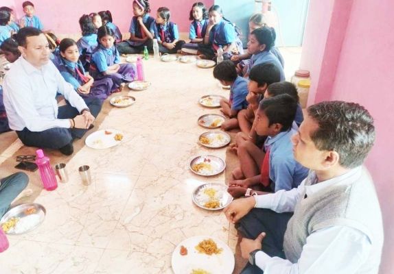 बच्चों को भोजन में हरी  सब्जी में भाजी देने पर जोर