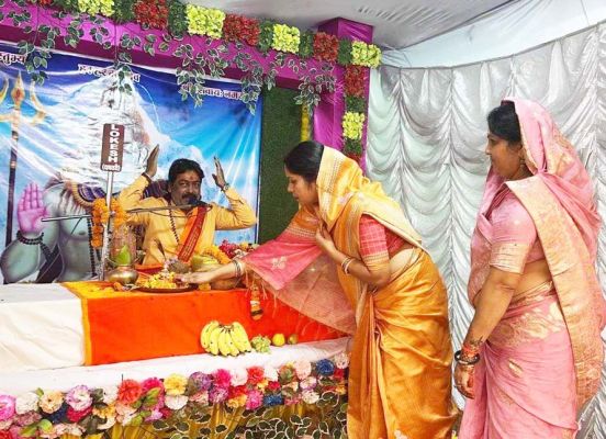 मानवीय अवगुणों का त्यागकर प्रभु की भक्ति से जीवन को बनाए-रंजना 