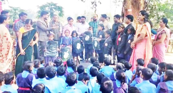 अफसर ने स्कूल की व्यवस्था देख स्टाफ की थपथपाई पीठ