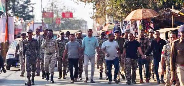 बस स्टैंड में भिड़े दो गैंग, चली गोली, 6 पर मामला दर्ज