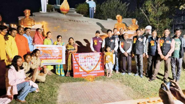 दिया युवा संगठन ने शहीदों को दी श्रद्धांजलि
