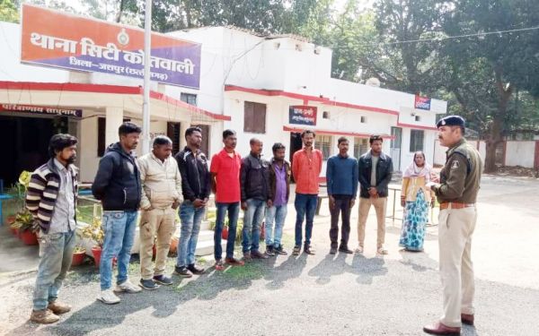 गुंडा एवं निगरानी बदमाशों को अपराध से दूर रहने की दी हिदायत